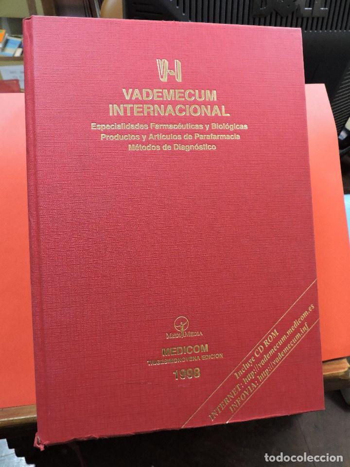 Libri di seconda mano: Vademecum Internacional V-I Especialidades Farmac&eacute;uticas y Biol&oacute;gicas. Medicom 1998
