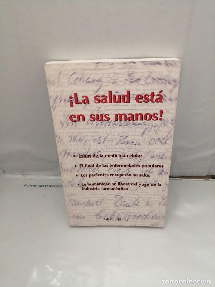 Libri di seconda mano: LA SALUD EST&Aacute; EN SUS MANOS. &Eacute;XITOS DE LA MEDICINA CELULAR