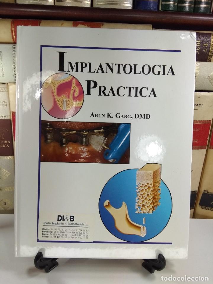 Second hand books: IMPLANTOLOG&Iacute;A PR&Aacute;CTICA. K. GARG, Arun. DMD. Edita DI&B Dental Implants & Biomateriales.