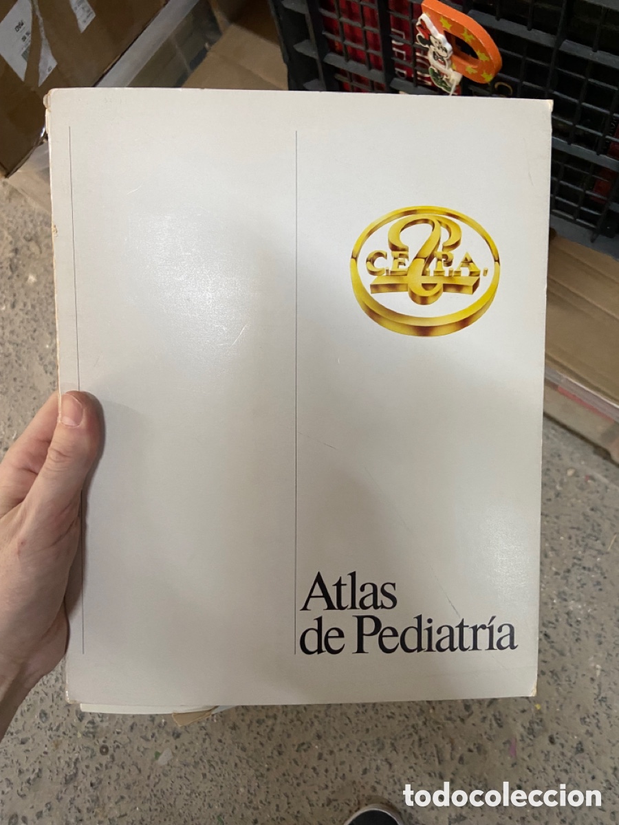 Libros de segunda mano: Atlas de Pediatr&iacute;a, ilustrado. Formato m&aacute;s grande que A4