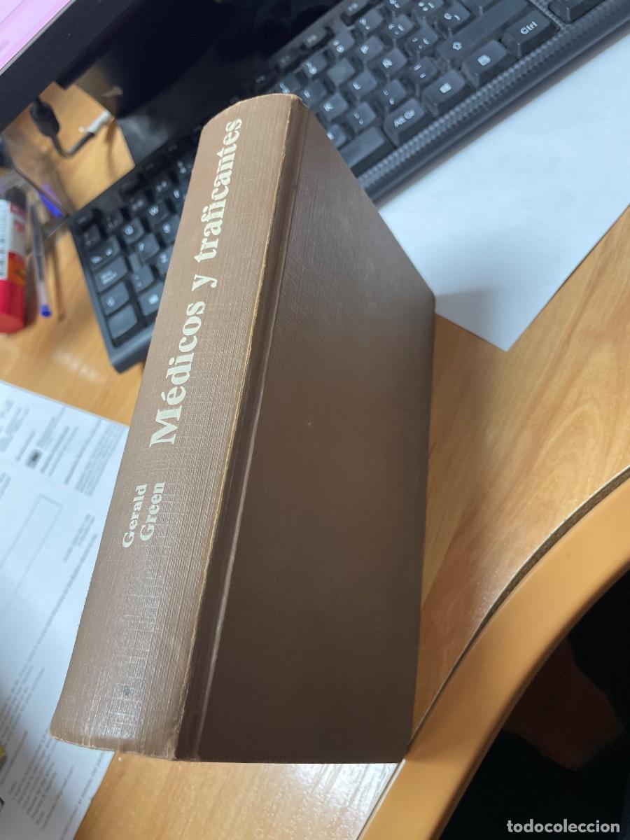 Libros de segunda mano: M&eacute;dicos y traficantes - Foto 1