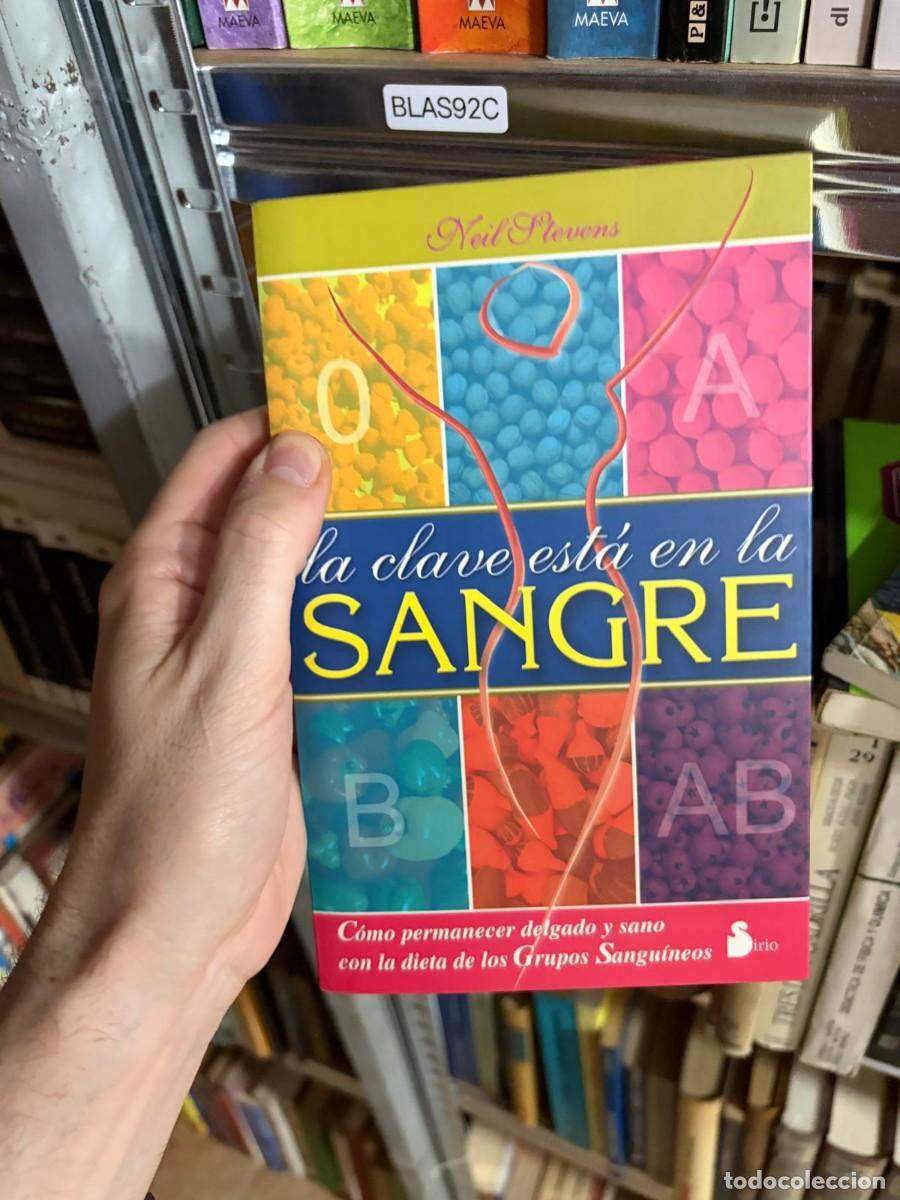 Libros de segunda mano: BLAS92C Neil Stevens La clave est&aacute; en la sangre. C&oacute;mo permanecer delgado y sano con la dieta de los