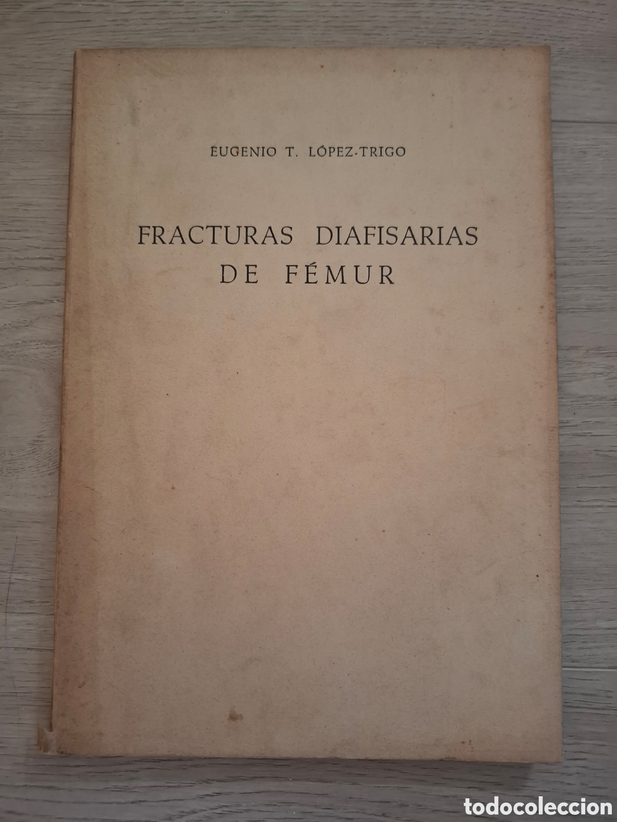 Libros de segunda mano: Fracturas diarisarias de f&eacute;mur por Eugenio T. L&oacute;pez-Trigo, Valencia 1956 dedicatoria aut&oacute;grafa autor