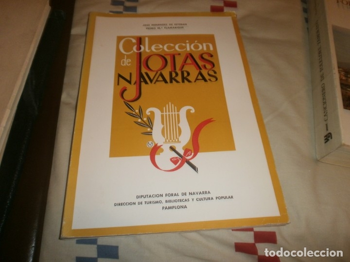 Libri di seconda mano: Colecci&oacute;n de Jotas Navarras Dip. Foral 1967 Jose Menendez de Esteban PEdro Flamarique 119 pg. 31X22