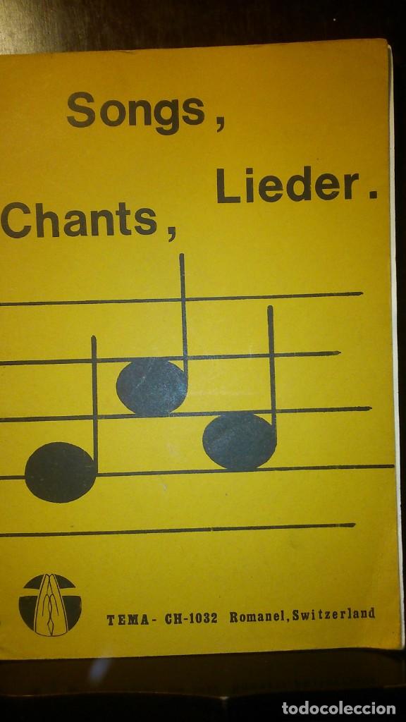 Libri di seconda mano: SONGS, LIEDER, CHANTS. Libro de musica cristiana en tres idiomas. Edita ROmanel Suiza. 1979