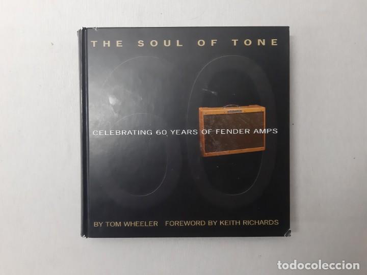 Libri di seconda mano: Tom Wheeler: The Soul Of Tone - Celebrating 60 Years Of Fender Amps (Book & CD) por Tom Wheeler (200