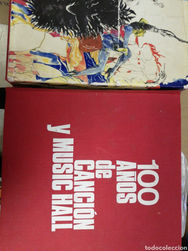 Second hand books: 100 a&ntilde;os de Canci&oacute;n y Music Hall. 4 discos y libro