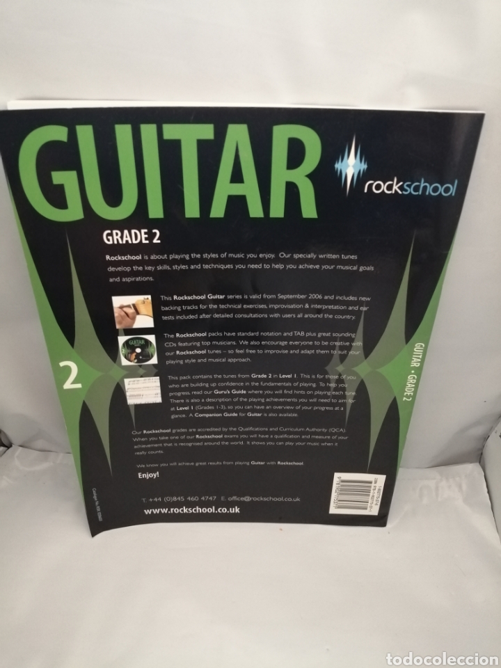 Libros de segunda mano: ROCKSCHOOL GUITAR: GRADE 2 (INCLUYE CD) - Foto 2