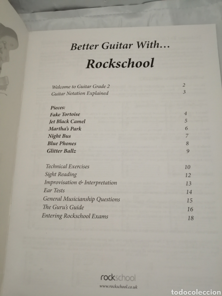 Libros de segunda mano: ROCKSCHOOL GUITAR: GRADE 2 (INCLUYE CD) - Foto 3