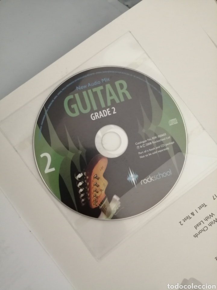 Libros de segunda mano: ROCKSCHOOL GUITAR: GRADE 2 (INCLUYE CD) - Foto 4