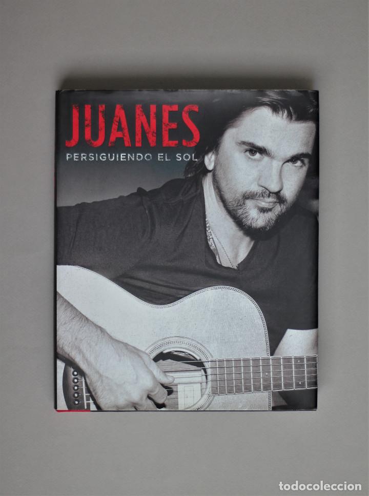Libros de segunda mano: JUANES-PERSIGUIENDO EL SOL// A CELEBRA BOOK// 2013