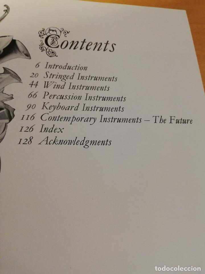 Libros de segunda mano: MUSICAL INSTRUMENTS (ALAN KENDALL) - Foto 3