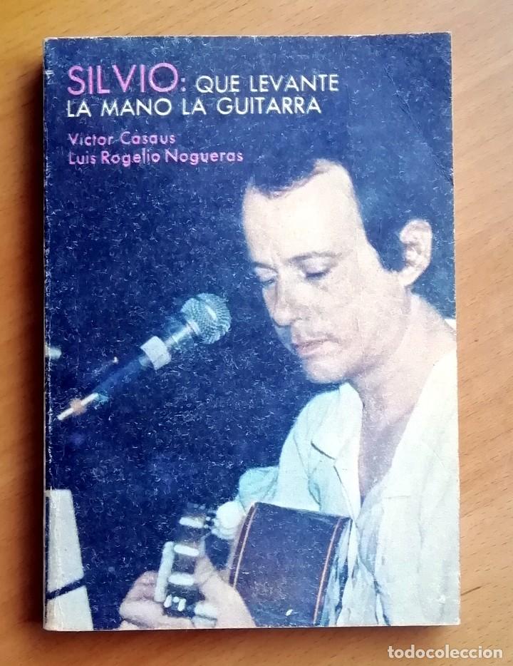 Gebrauchte B&uuml;cher: Silvio: que levante la mano la guitarra, de Victor Casaus y Luis Rogelio Nogueras