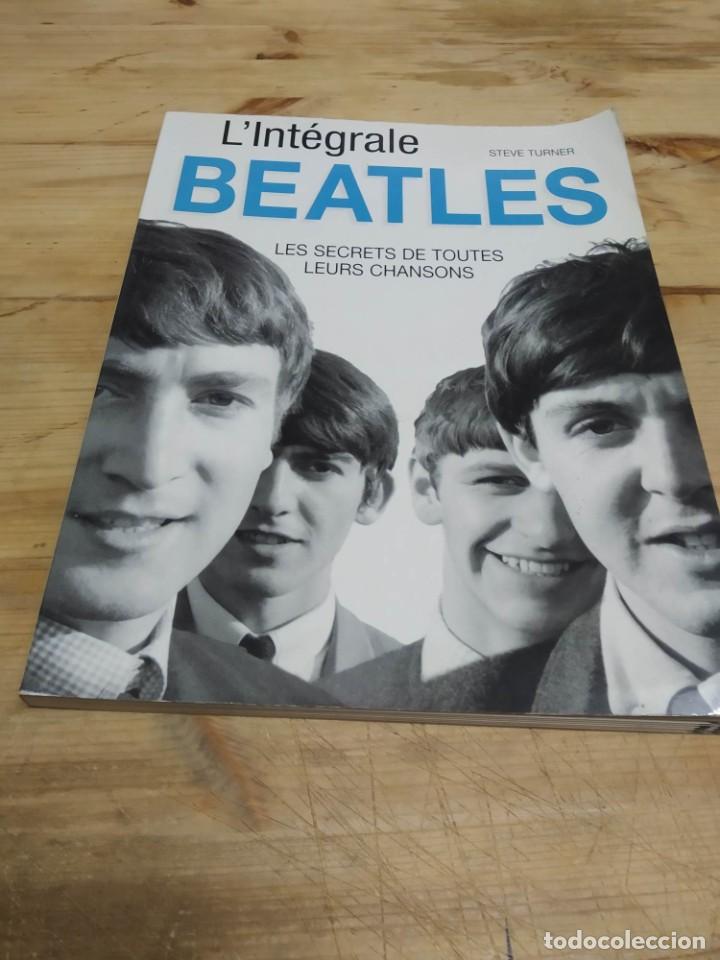 Libros de segunda mano: beatles--libro en frances - Foto 1
