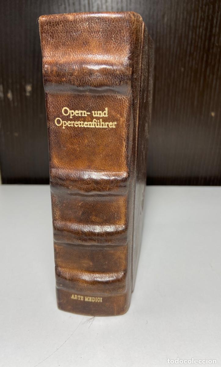 Second hand books: 118-Reclams Opern und Operetten F&uuml;rer. Encuadernaci&oacute;n Arte Medici. Germany.