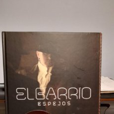 Libros de segunda mano: LIBRO CD EL BARRIO : ESPEJOS ( COMPLETAMENTE NUEVO ). Lote 402060449