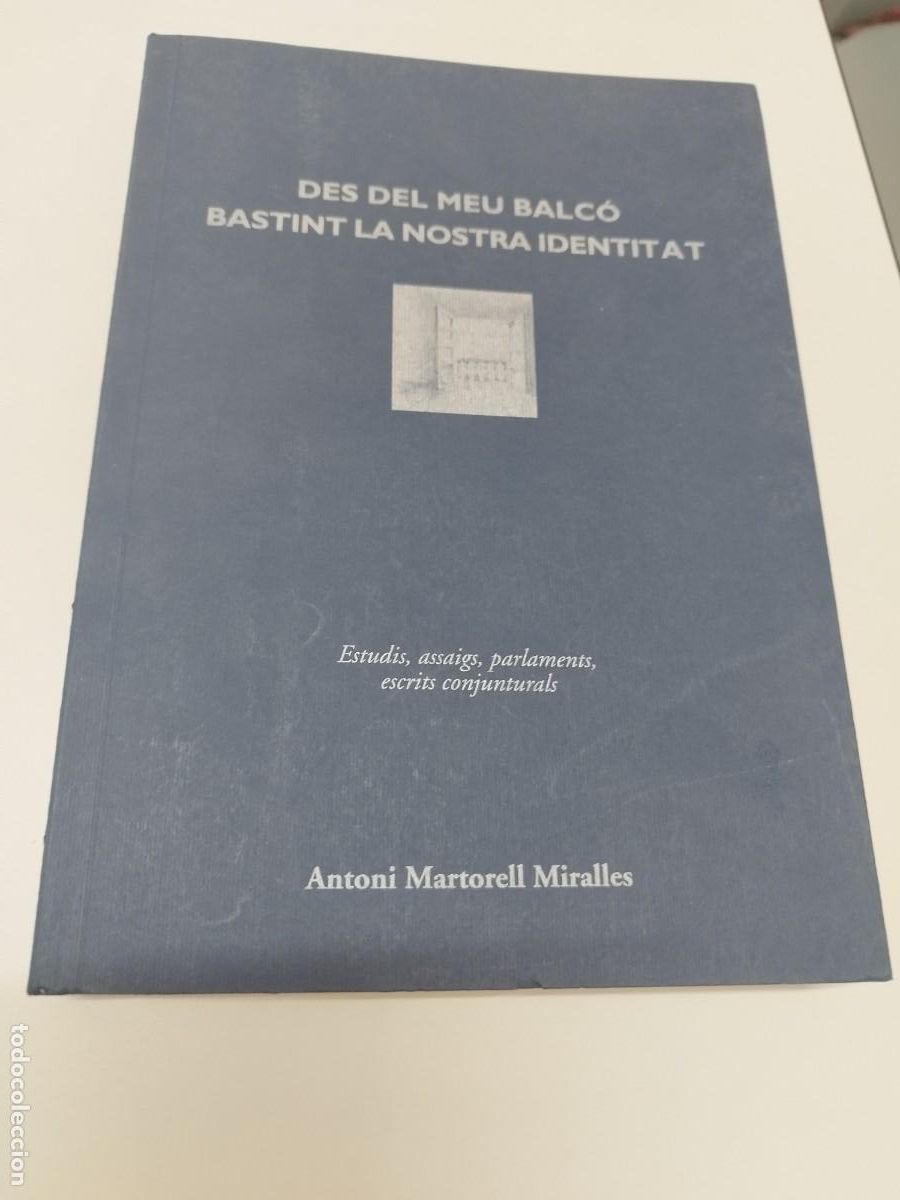 Libri di seconda mano: Des del meu balc&oacute; bastint la nostra identitat. Estudis, assaigs.. Antoni Martorell Miralles. UIB.