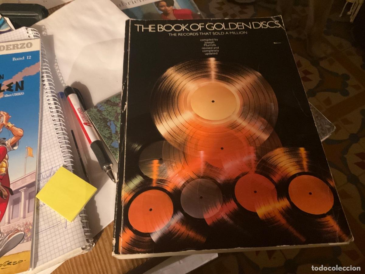 Libri di seconda mano: The Book of Golden Discs / Compiled by Joseph Murrells