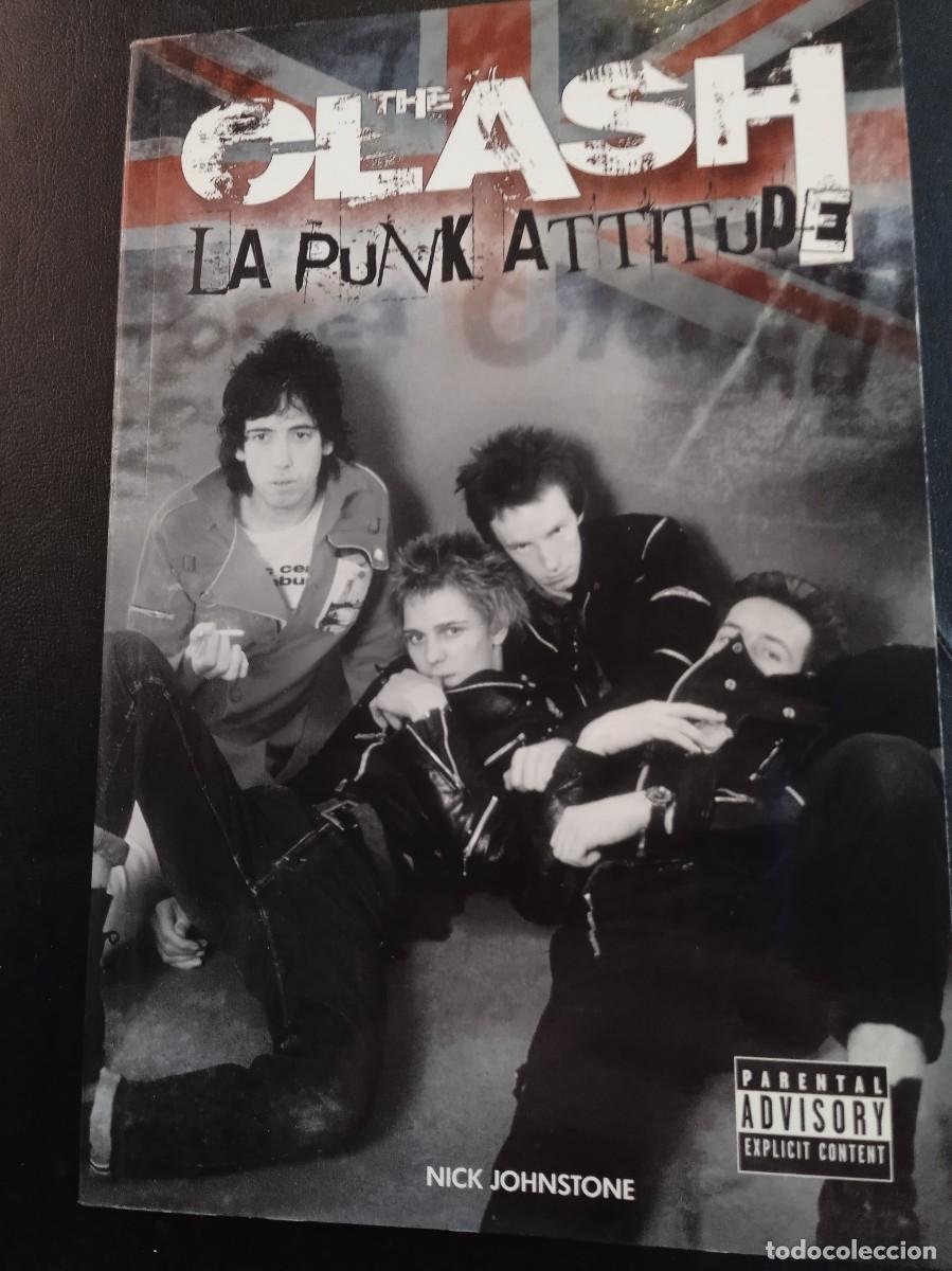 Libros de segunda mano: THE CLASH- LA PUNK ATTITUDE. LIBRO EN FRANC&Eacute;S. - Foto 1