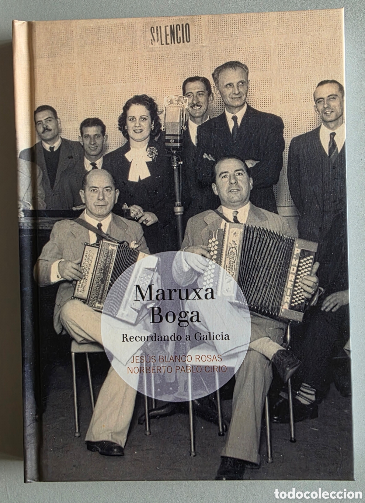 Libros de segunda mano: MARUXA BOGA. Recordando a Galicia. Libro + CD - Foto 1
