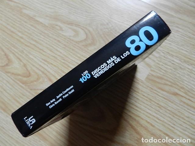 Libros de segunda mano: Los 100 Discos M&aacute;s Vendidos de los 80 Libsa 2006 - Foto 3