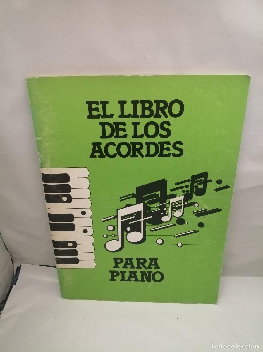 Libros de segunda mano: El libro de los acordes para piano (Hal Leonard, Barcelona 1981)