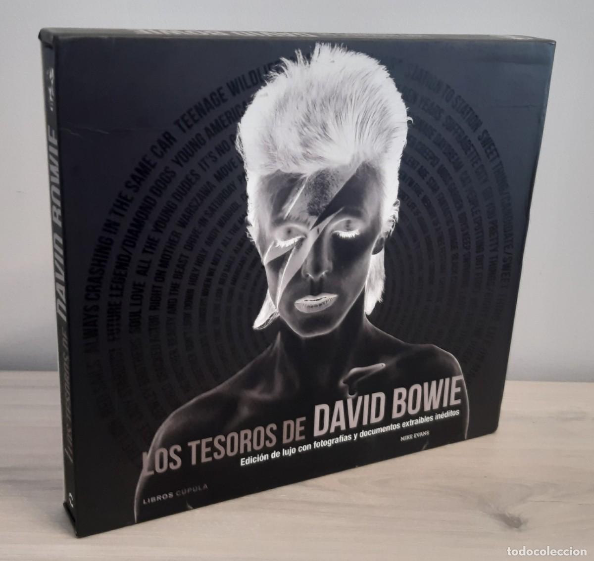 Libros de segunda mano: LOS TESOROS DE DAVID BOWIE - EDICI&Oacute;N DE LUJO CON FOTOGRAF&Iacute;AS Y DOCUMENTOS EXTRA&Iacute;BLES IN&Eacute;DITOS