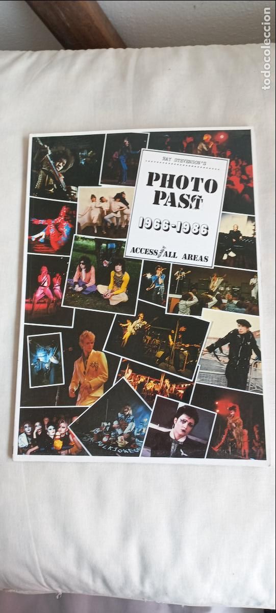 Libros de segunda mano: Ray Stevenson's Photo Past 1966 - 1986 Stevenson, Ray. Omnibus Press, 1&ordf; edic. 1988 ISBN 0711913811