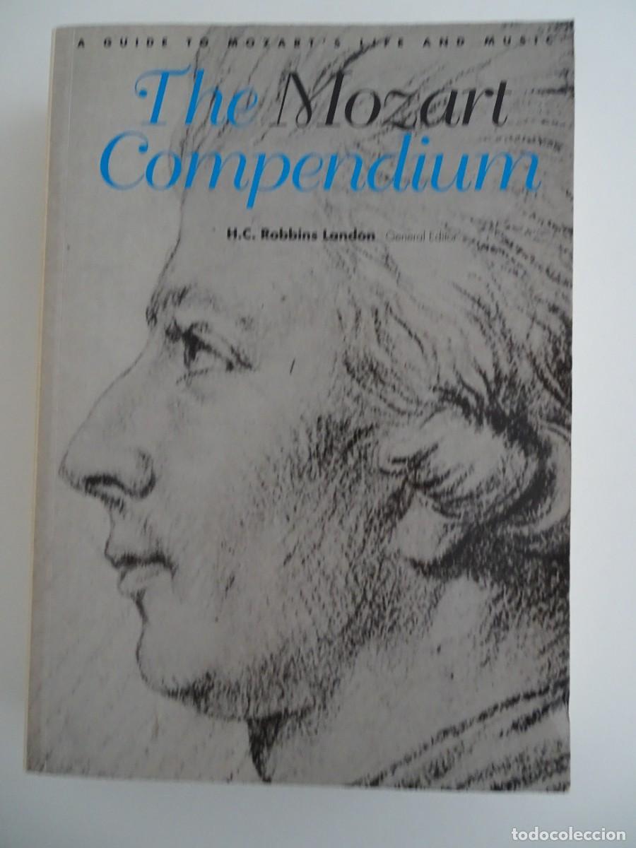 Libros de segunda mano: H. C. Robbins Landon (General Editor): The Mozart Compendium. Libro en ingl&eacute;s.