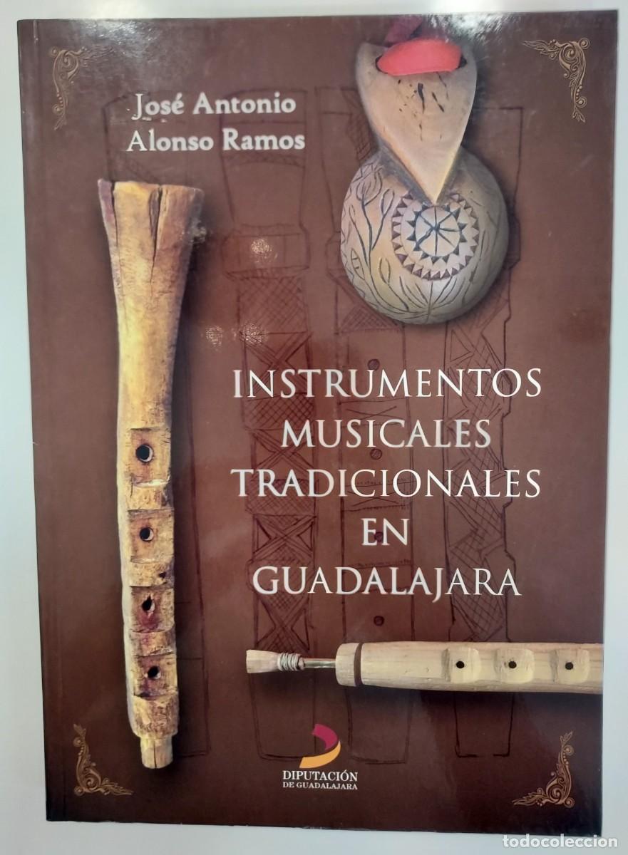 Libros de segunda mano: INSTRUMENTOS MUSICALES TRADICIONALES EN GUADALAJARA. Jos&eacute; Antonio Alonso Ramos. 2010