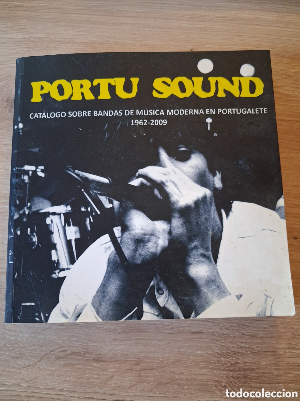 Libros de segunda mano: PORTU SOUND. CATALOGO SOBRE BANDAS DE M&Uacute;SICA MODERNA EN PORTUGALETE. 1962-2009. Con CD