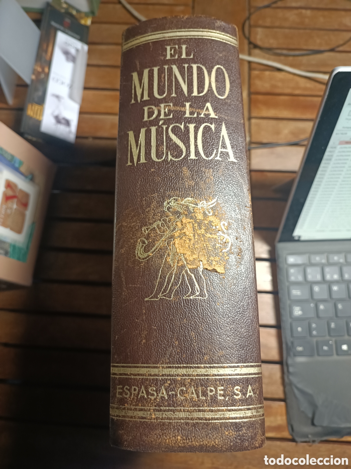 Libros de segunda mano: EL MUNDO DE LA M&Uacute;SICA GUIA MUSICAL. K.B SANDVED ESPASA CALPE,1962