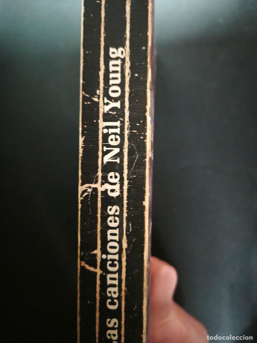 Libros de segunda mano: Las canciones de Neil Young. Edici&oacute;n biling&uuml;e - Foto 3