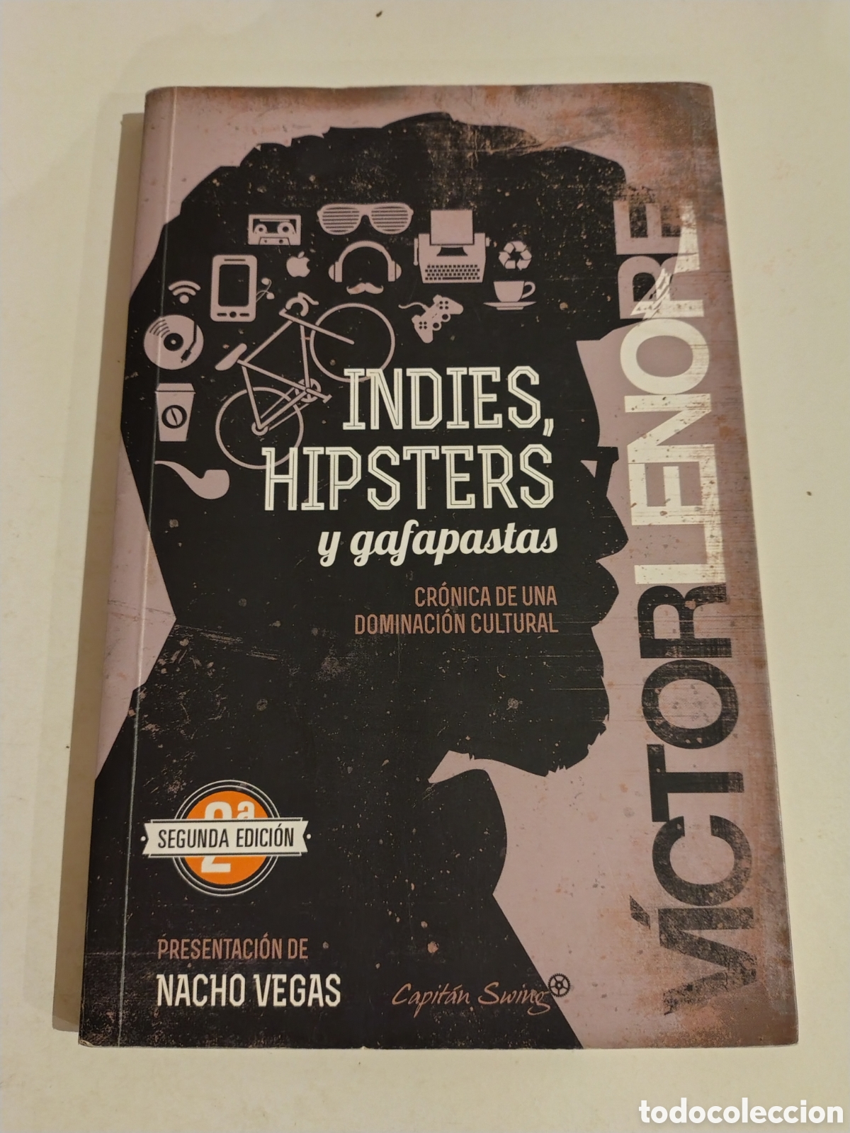 Libros de segunda mano: INDIES HIPSTERS Y GAFAPASTAS V&Iacute;CTOR LENORE ( 2024 CAPITAN SWING ) NACHO VEGAS 160 PGS