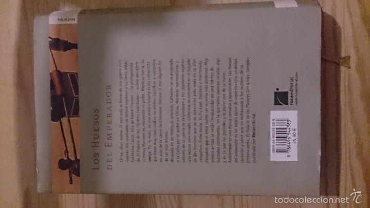 Libros de segunda mano: Libro/novela Los huesos del emperador. - Foto 2 - 58587159