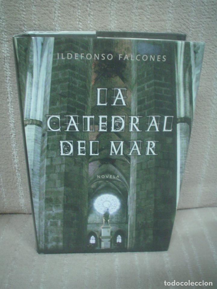 Libros de segunda mano: ILDEFONSO FALCONES: LA CATEDRAL DEL MAR - Foto 1