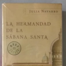 Libros de segunda mano: LA HERMANDAD DE LA SÁBANA SANTA.JULIA NAVARRO. Lote 117078623