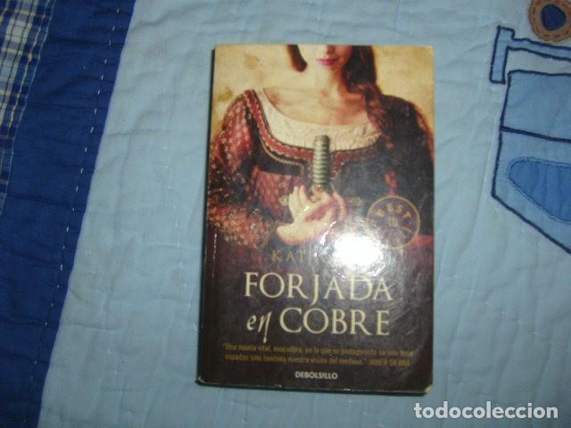 Libros de segunda mano: FORJADA EN COBRE . KATIA FOX - Foto 1