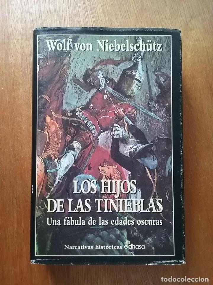 Libros de segunda mano: LOS HIJOS DE LAS TINIEBLAS, UNA FABULA DE LAS EDADES OSCURAS, WOLF VON NIEBELSCHUTZ, EDHASA, 1996