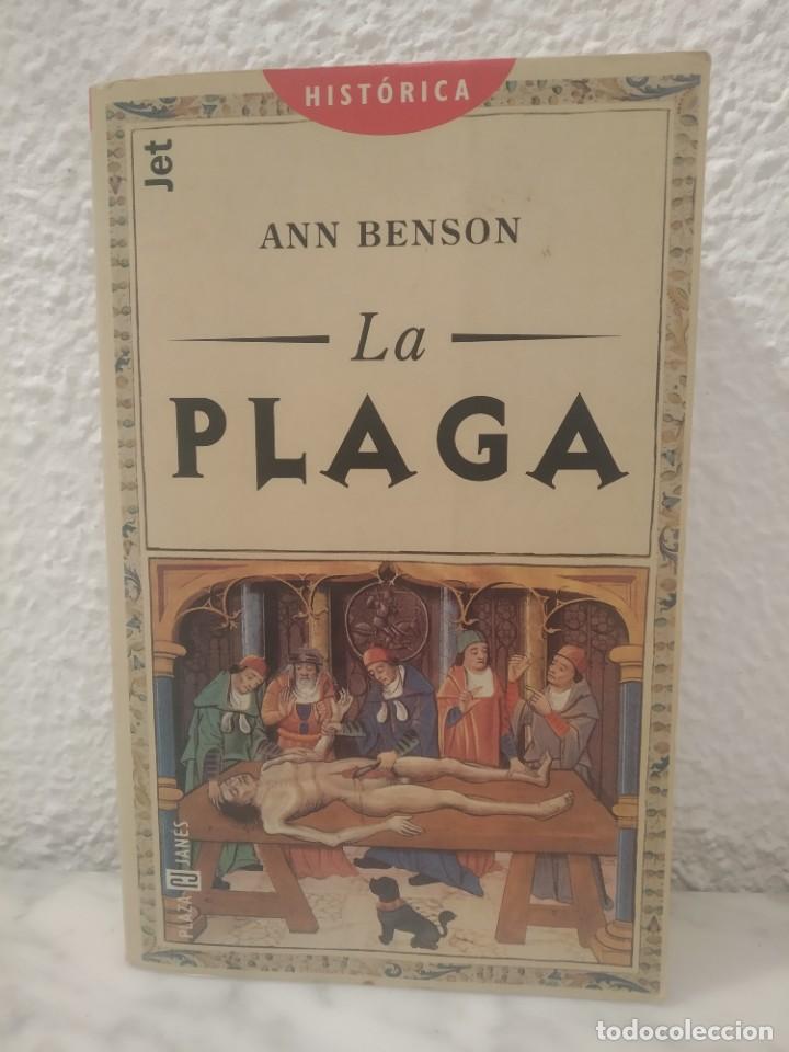 Libros de segunda mano: La plaga Ann Benson - Foto 1