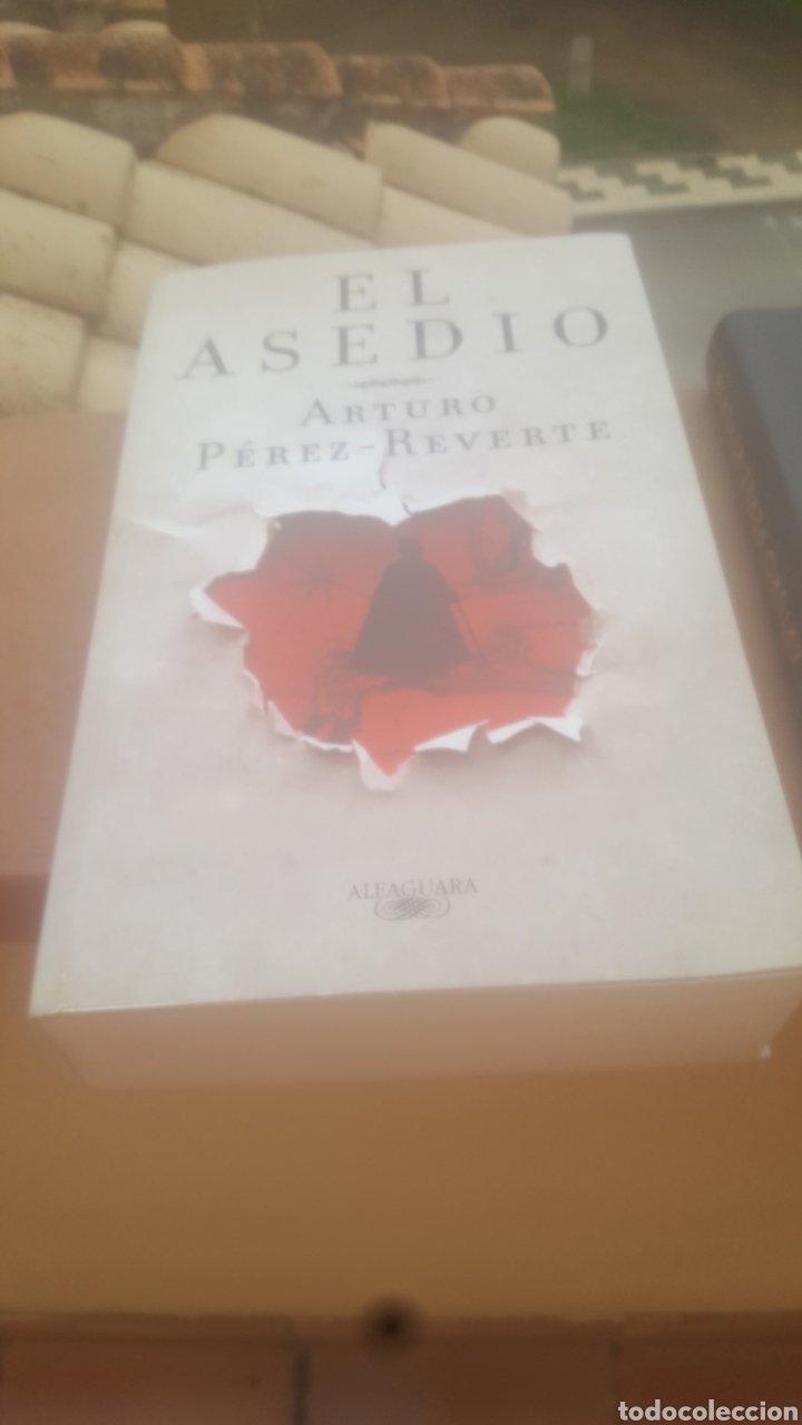 Libros de segunda mano: Asedio - Foto 1