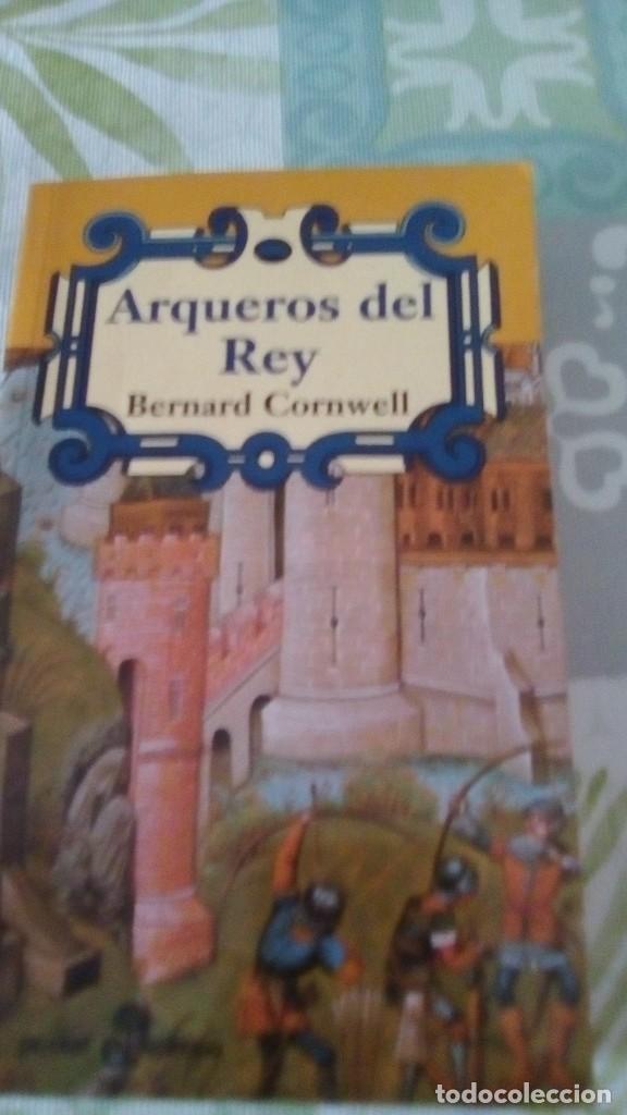 Libros de segunda mano: ARQUEROS DEL REY - CORNWELL, BERNARD - Foto 1