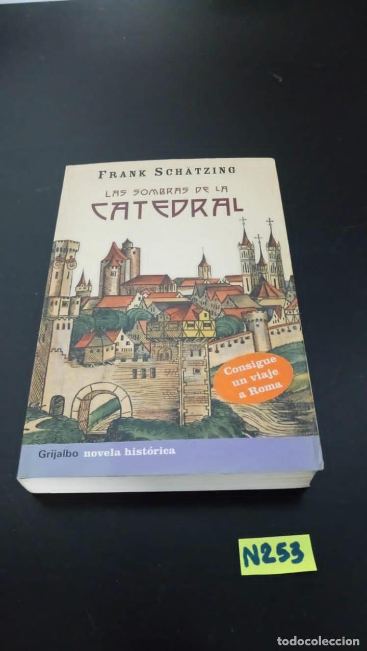 Libros de segunda mano: La sombras de la catedral - Foto 1