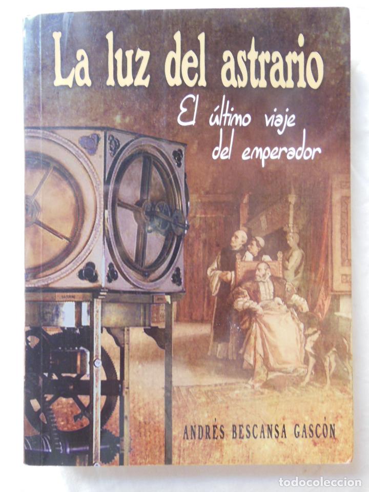 Libros de segunda mano: LA LUZ DEL ASTRARIO (el ultimo viaje del Emperador) 2011 ANDRES BESCANSA GASCON