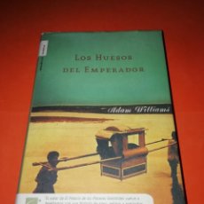 Libros de segunda mano: LOS HUESOS DEL EMPERADOR. ADAM WILLIAMS. ROCA EDITORIAL 2006.