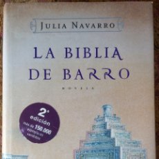Libros de segunda mano: LA BIBLIA DE BARRO JULIA NAVARRO. Lote 340965743