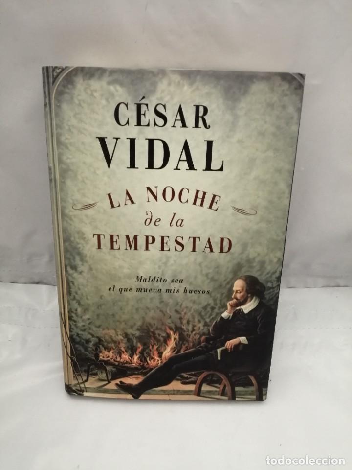 Gebrauchte B&uuml;cher: LA NOCHE DE LA TEMPESTAD. MALDITO SEA EL QUE MUEVA MIS HUESOS (PRIMERA EDICI&Oacute;N, TAPA DURA)