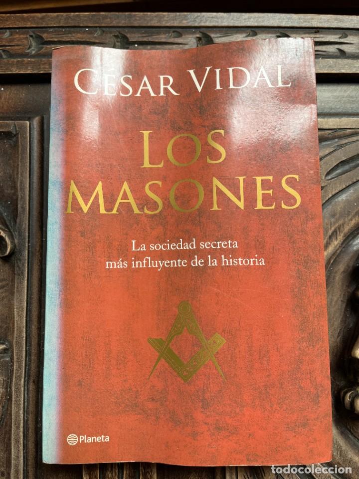Libros de segunda mano: LOS MASONES. C&Eacute;SAR VIDAL. - Foto 1
