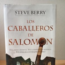 Libros de segunda mano: NOVELA : LOS CABALLEROS DE SALOMON DE STEVE BERRY 2007. Lote 346878263