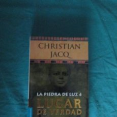 Libros de segunda mano: LA PIEDRA DE LUZ 4 EL LUGAR DE VERDAD CHRISTIAN JACQ. Lote 358113080
